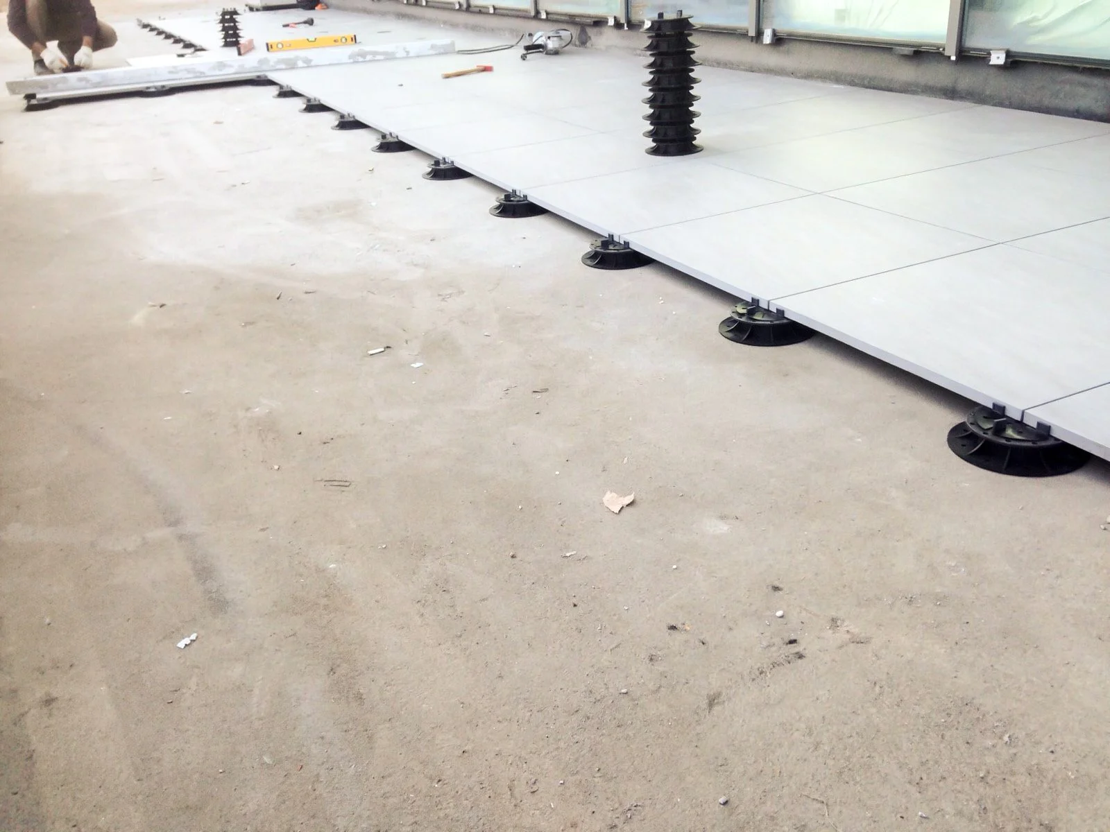Kemal Koçak Steak House — Tokoz pedestal installation