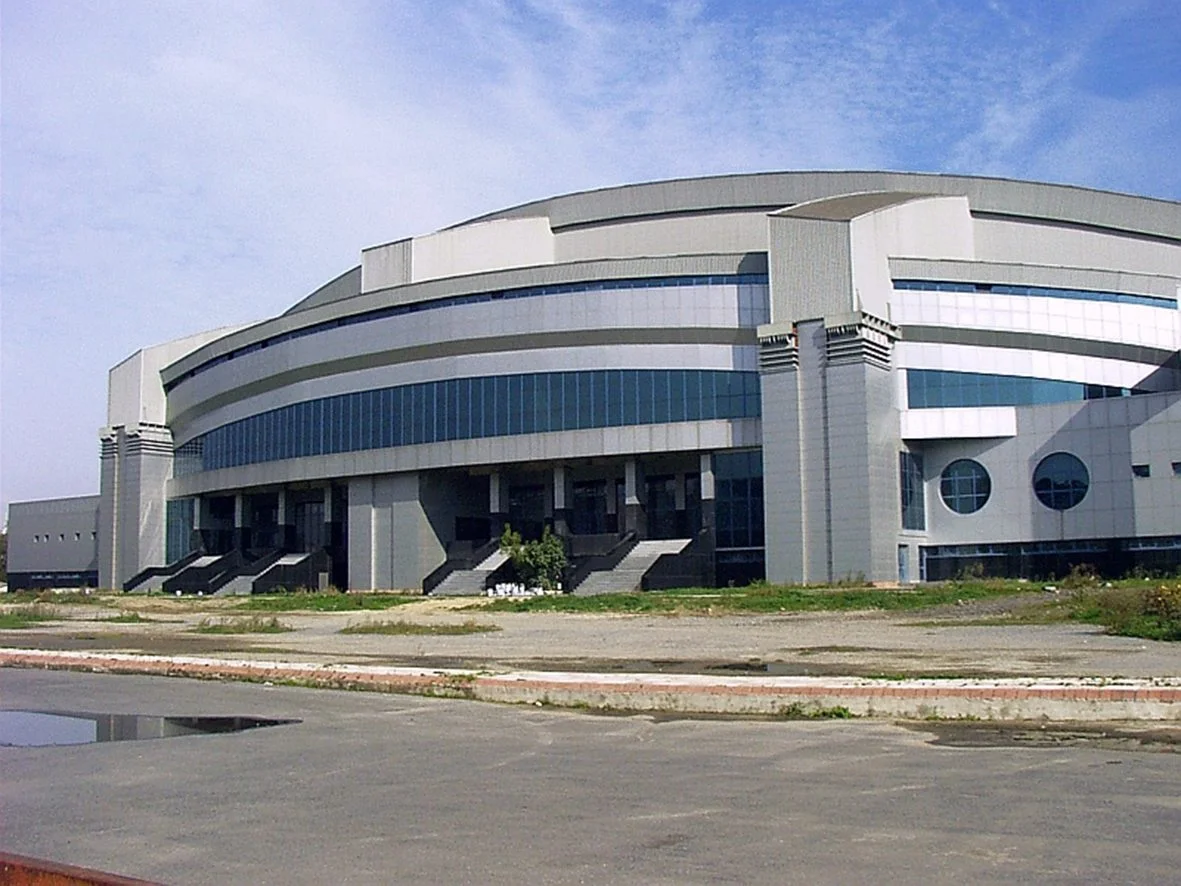 Sinan Erdem Sports Complex — Tokoz pedestal installation