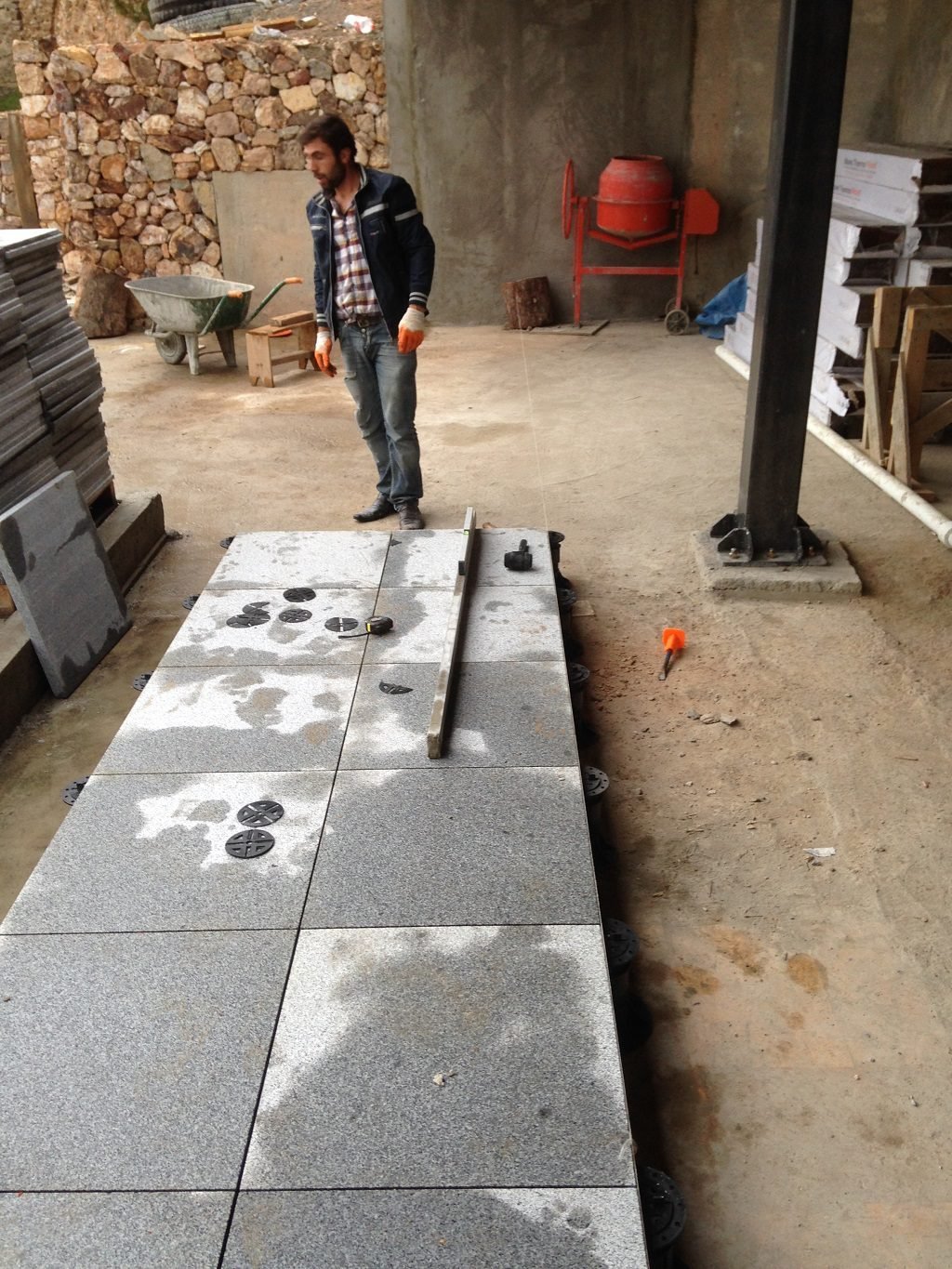 İsak Antique Mansion — Tokoz pedestal installation