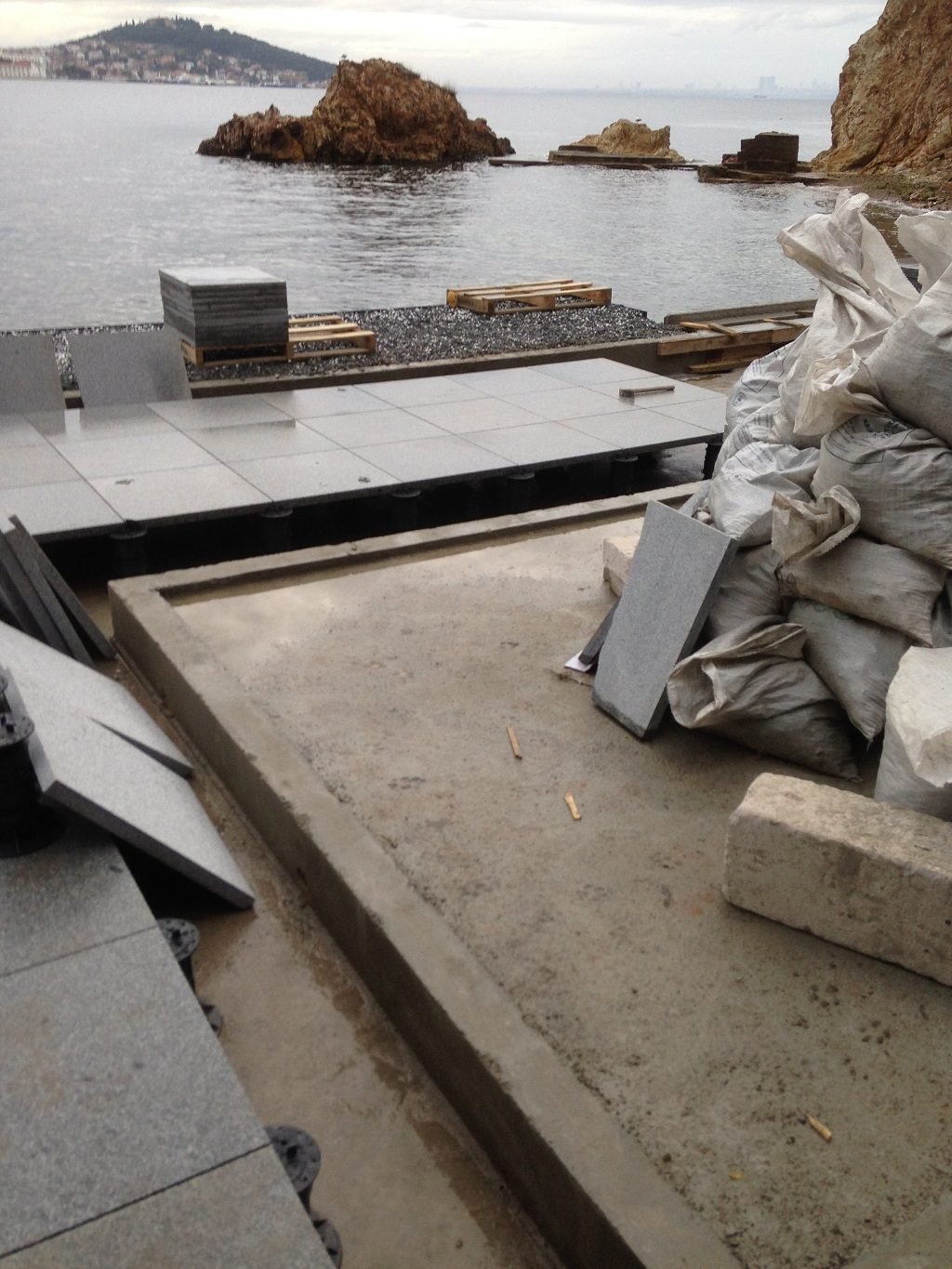 İsak Antique Mansion — Tokoz pedestal installation