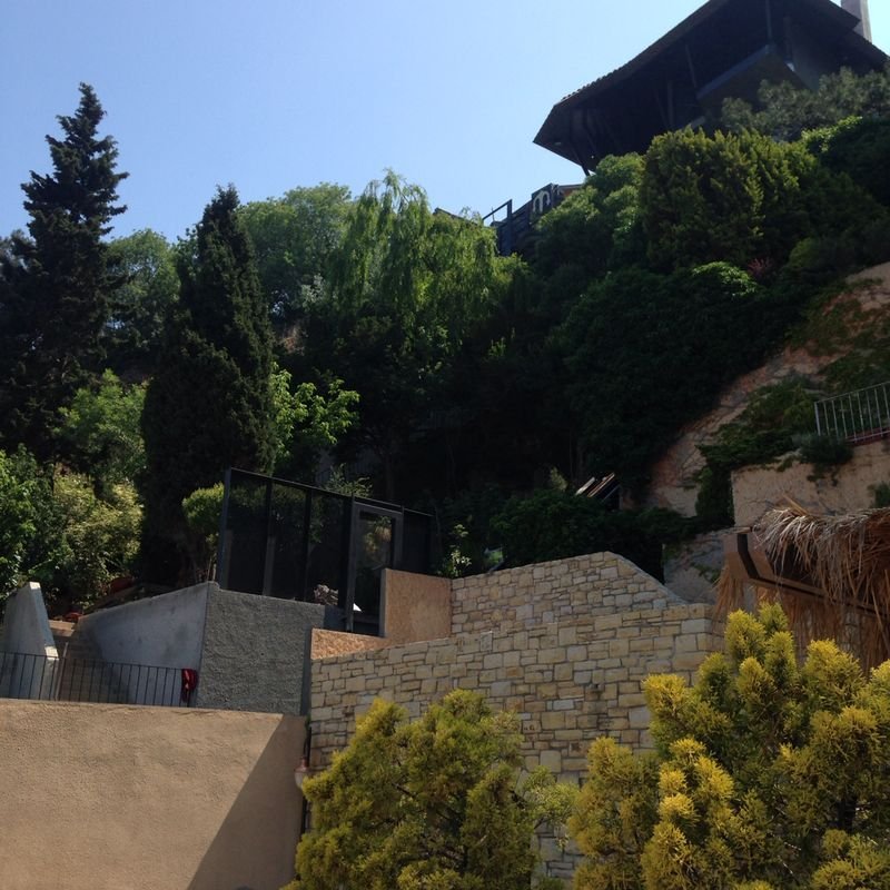 İsak Antique Mansion — Tokoz pedestal installation