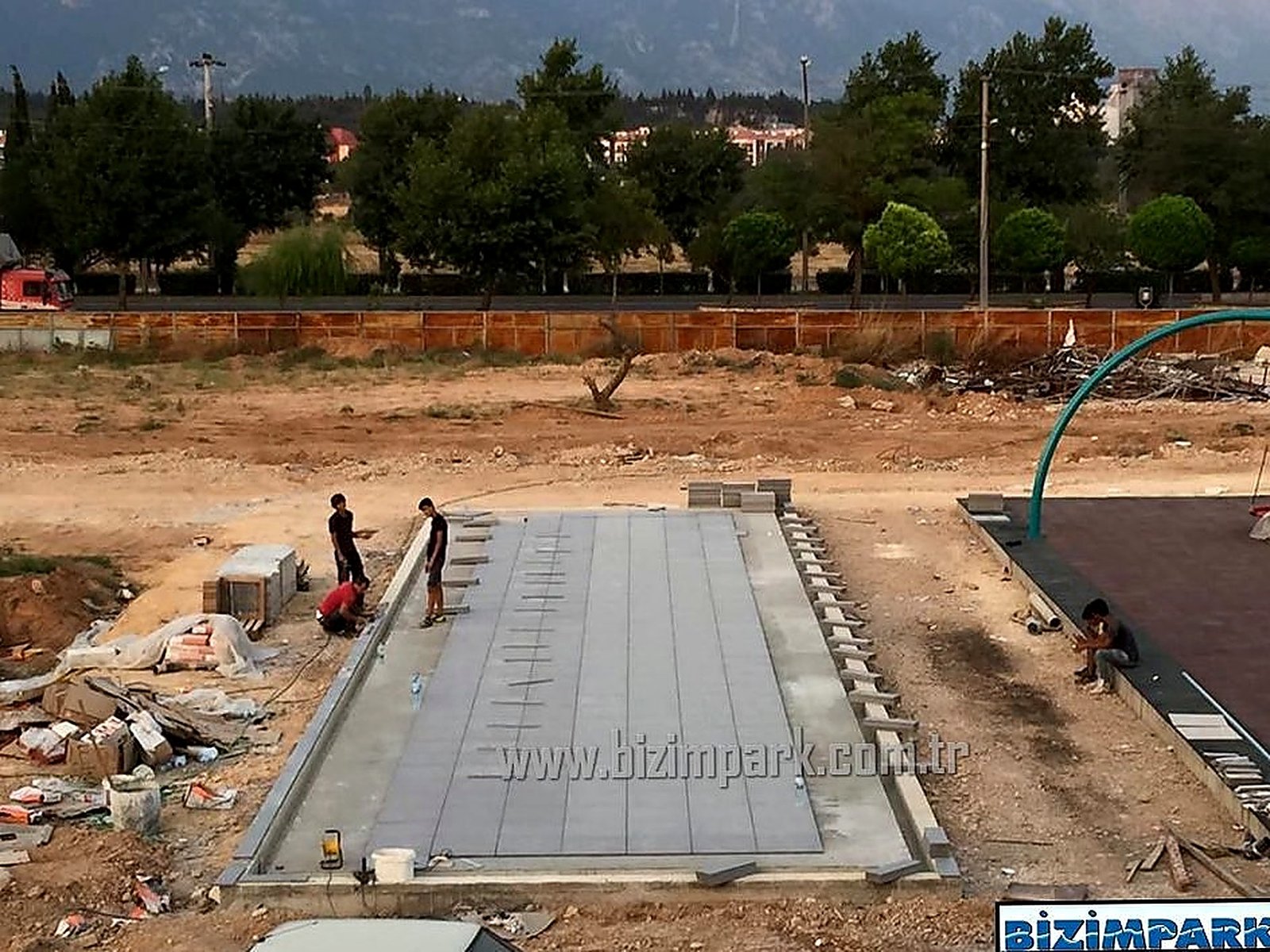 Rüya Park AVM — Tokoz pedestal installation