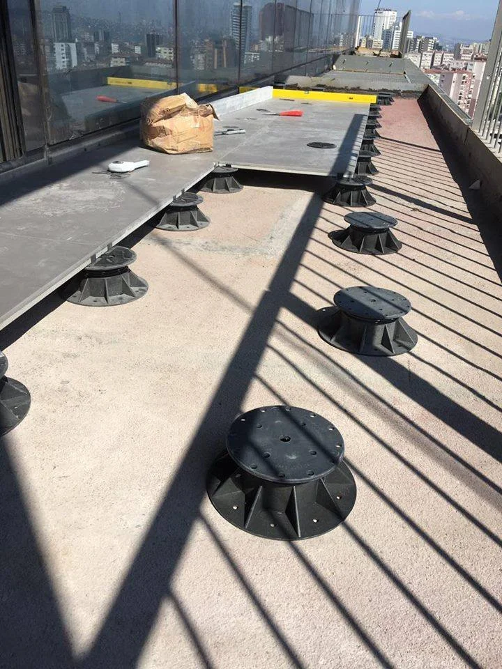 Torun Center — Tokoz pedestal installation