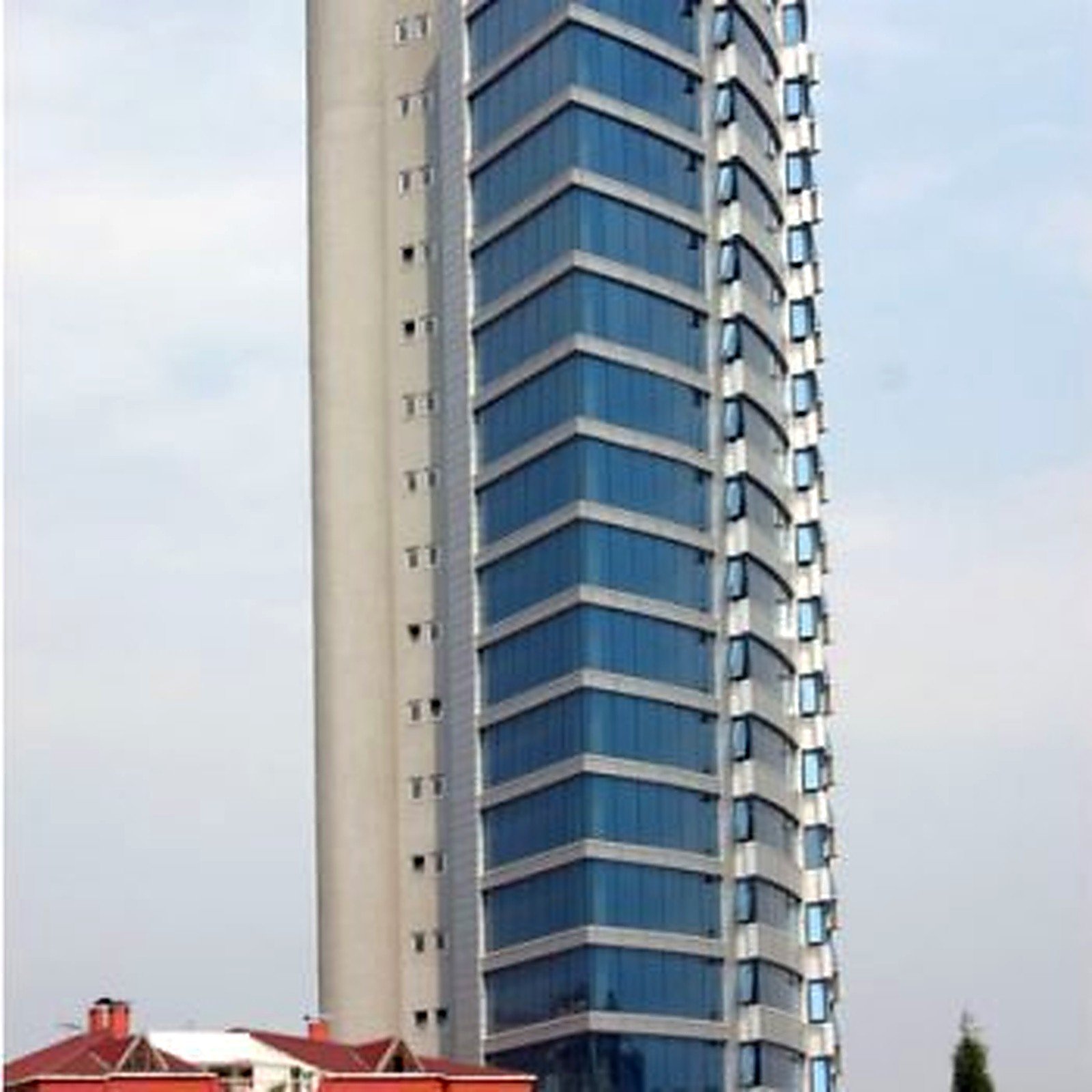 Üner Plaza — Tokoz pedestal installation